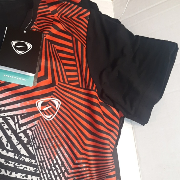 NWT Women's Set 3 Printed Athletic v-neck Tees - Picture 13 of 16